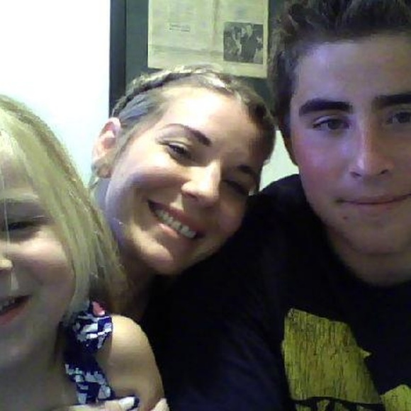 Meet your Posher, Harper - Picture 1 of 3